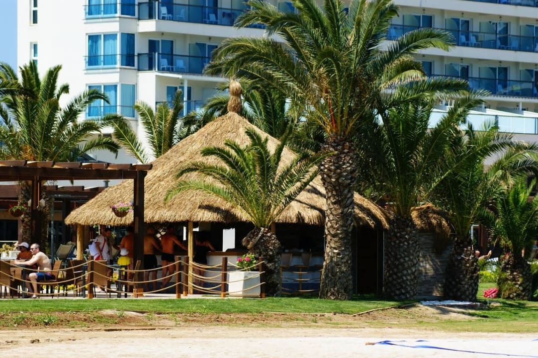 1 z 3 barów przy basenie - widok od strony morza Venosa Beach Resort & Spa