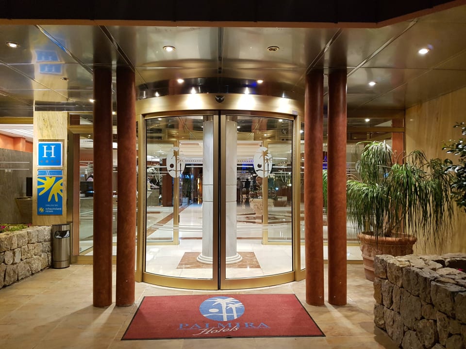 Herzlicher Empfang allsun Hotel Cormoran