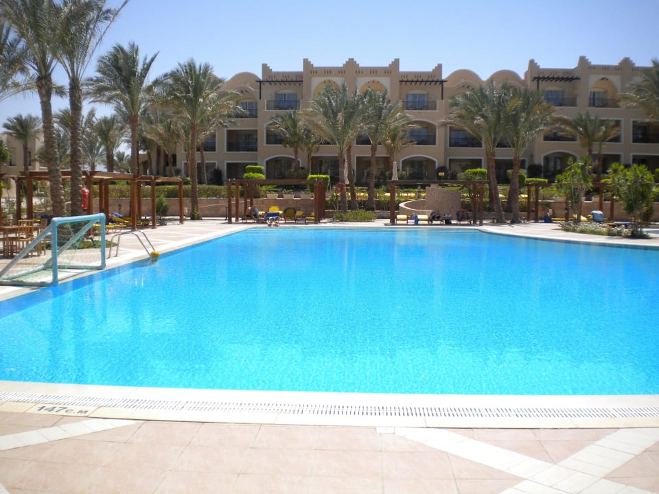 Grosser Hotel-Pool Hotel JAZ Makadi Star & Spa