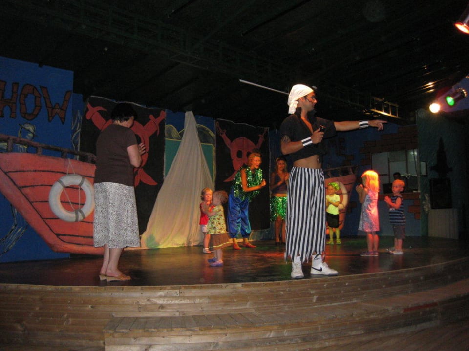 Abendshow Can Garden Beach