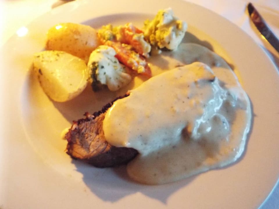 Abendessen: Hauptgericht Okaukuejo Camp