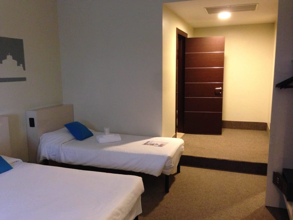 Bedroom (3 pers) B&B Hotel Roma Trastevere