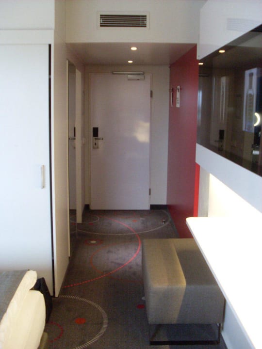 Zimmer Eingangsbereich DORMERO Hotel Hannover