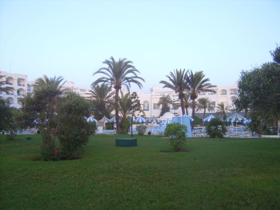 Garten mit Liegewiese Mahdia Palace Thalasso