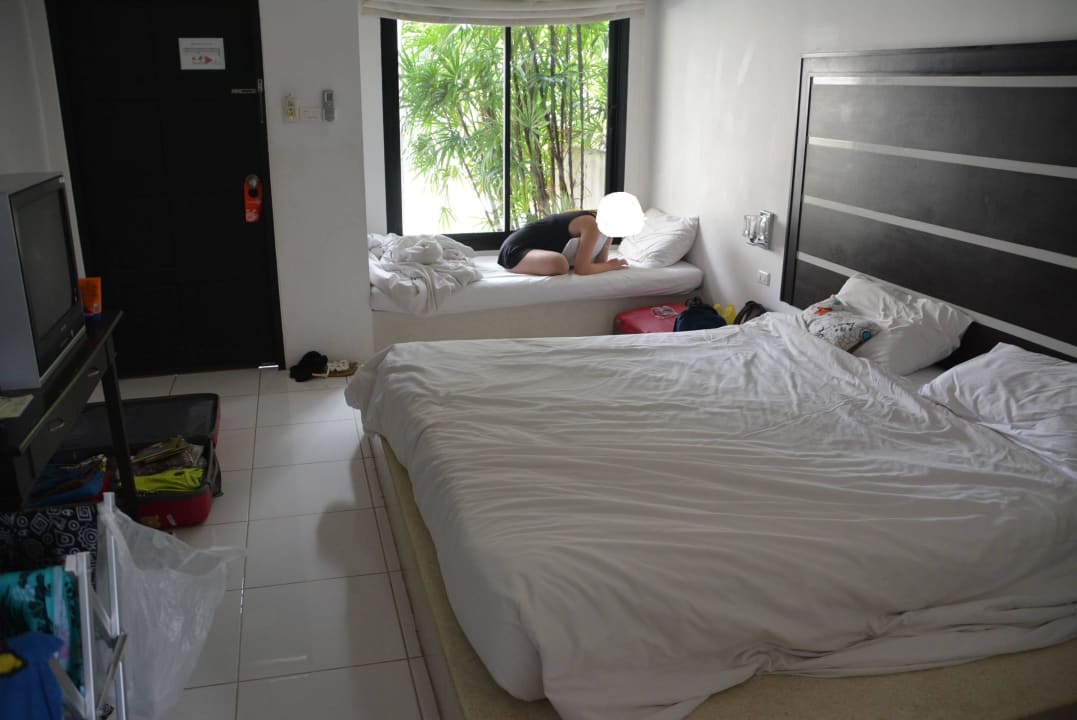 Unser Zimmer - mal schnell fürs Foto aufgeräumt. Nai Yang Beach Resort & Spa
