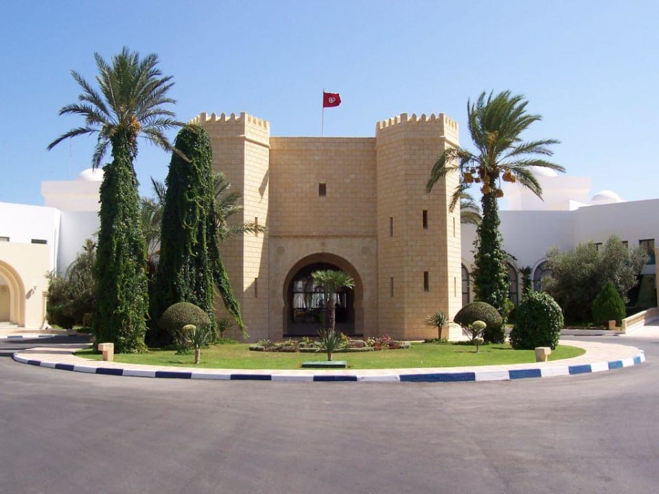 Hoteleinfahrt Mahdia Palace Thalasso