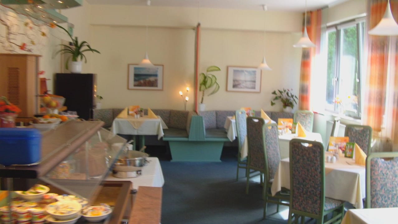 Zwischen Frühstück und Mittag Hotel Haus am Meer