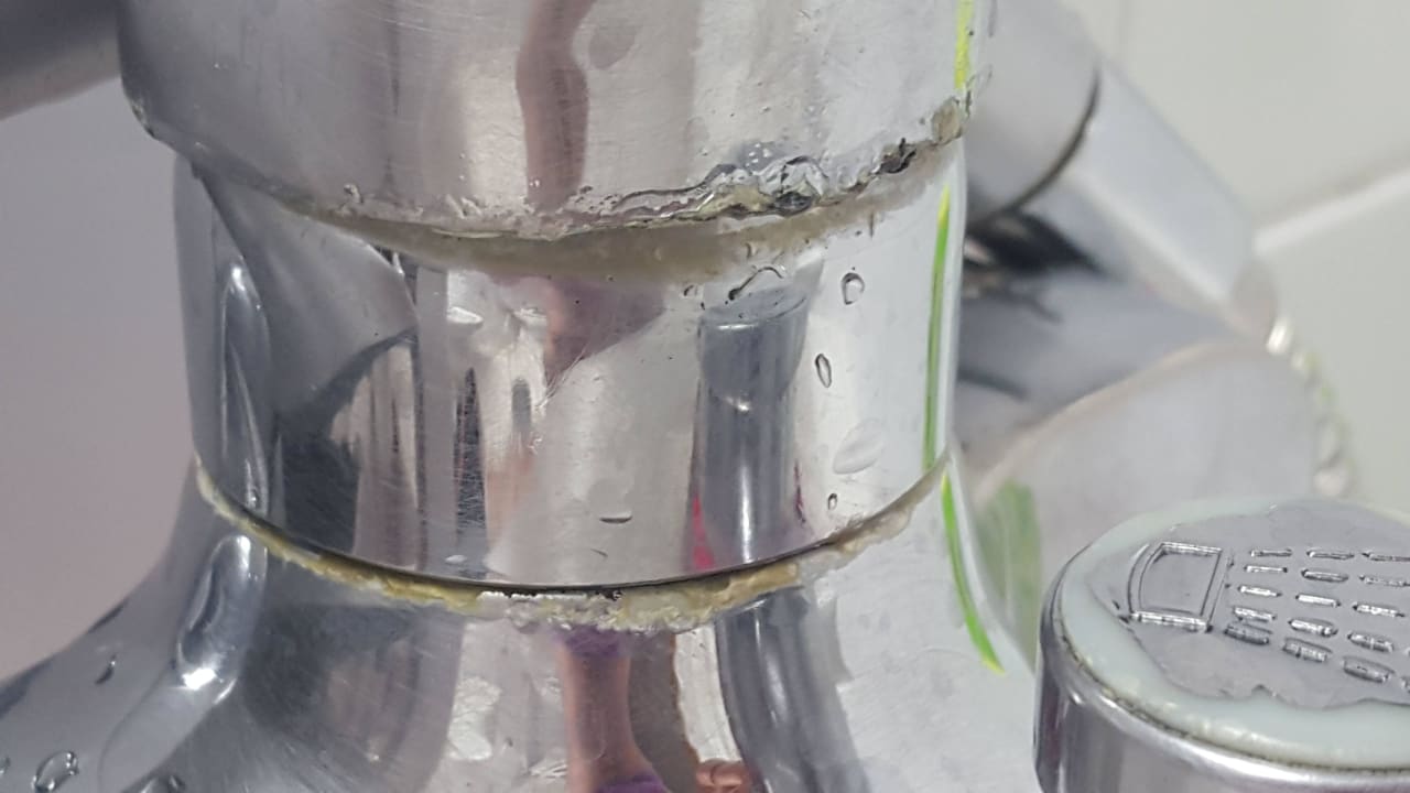 Bad schmutzig und defekt  Hotel Riu Oliva Beach Resort