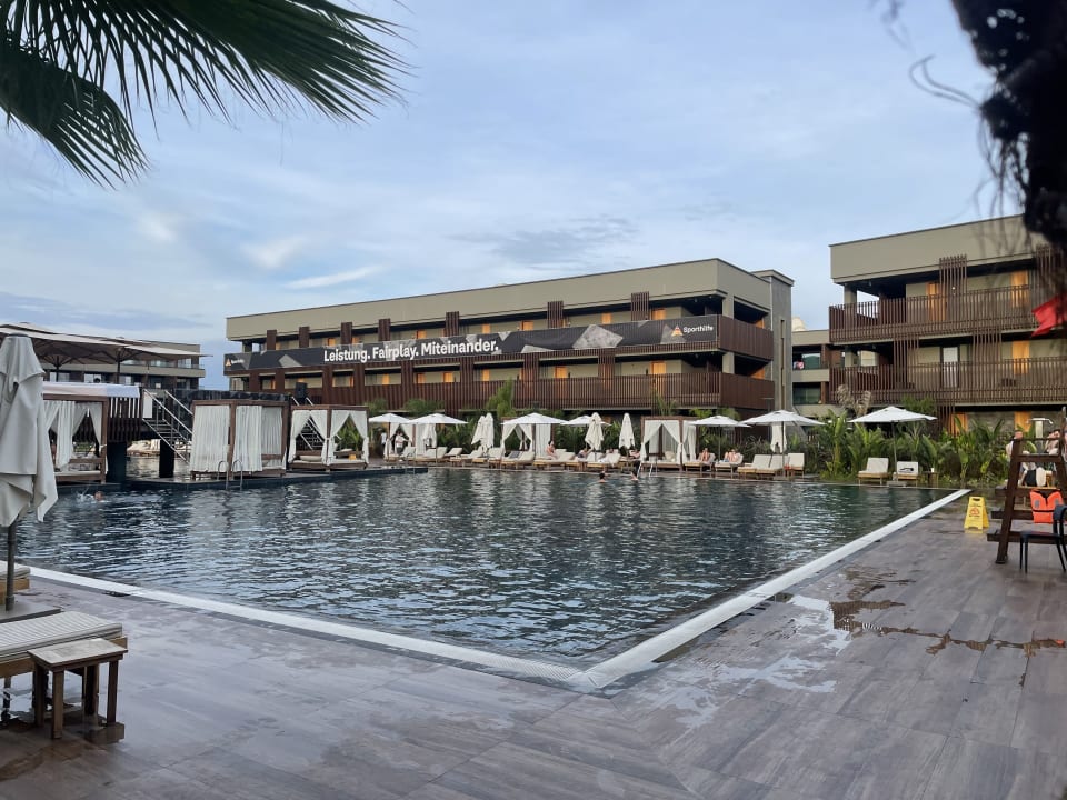 Pool Jacaranda Luxury Resort