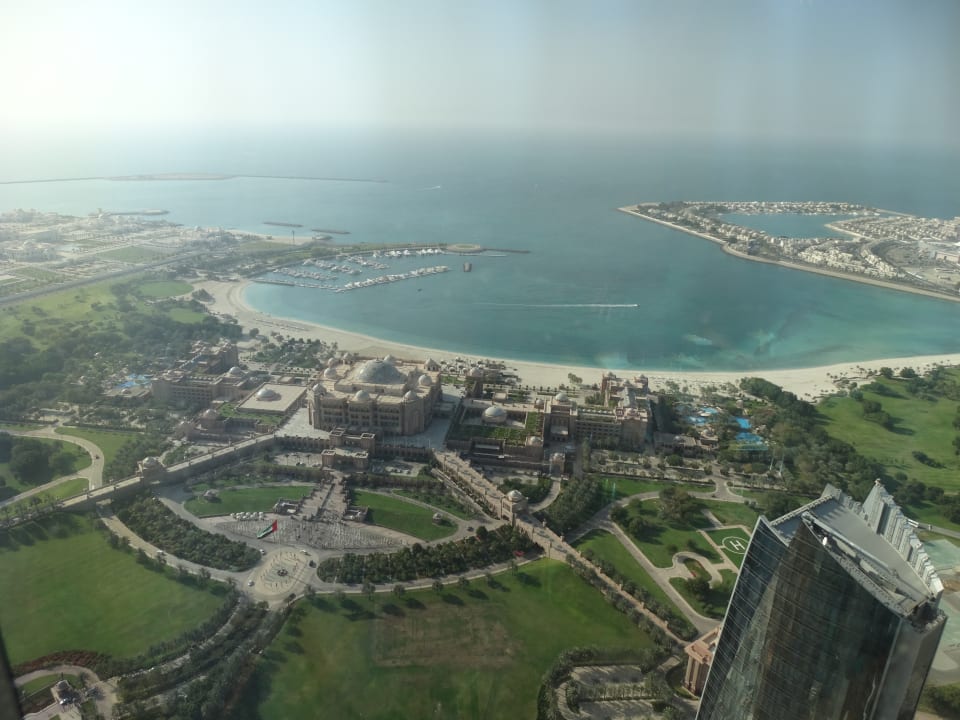 Hotelübersicht von den Etihad-Towers in 300m Höhe Emirates Palace Mandarin Oriental