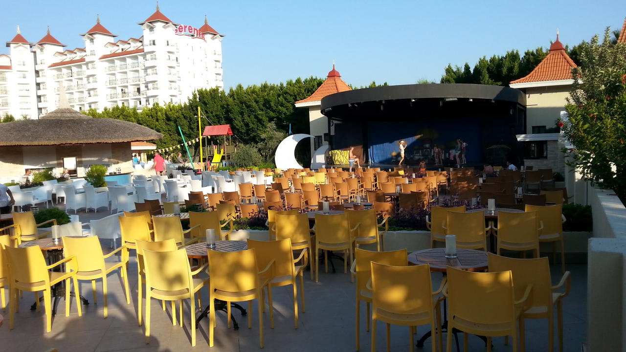 Super terras bij het podium Side Mare Resort & Spa