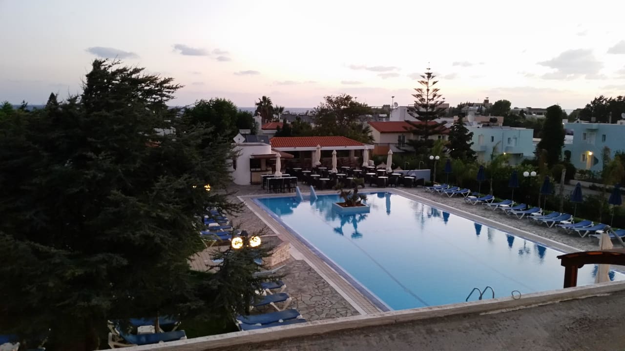 Poolanlage im Morgengrauen Sentido Kyknos Beach Adults Only 16+