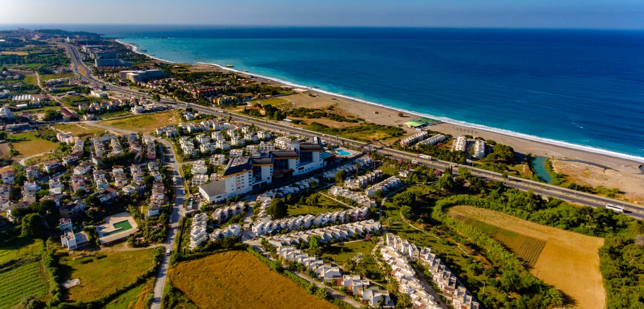 Außenansicht Throne Beach Resort & Spa