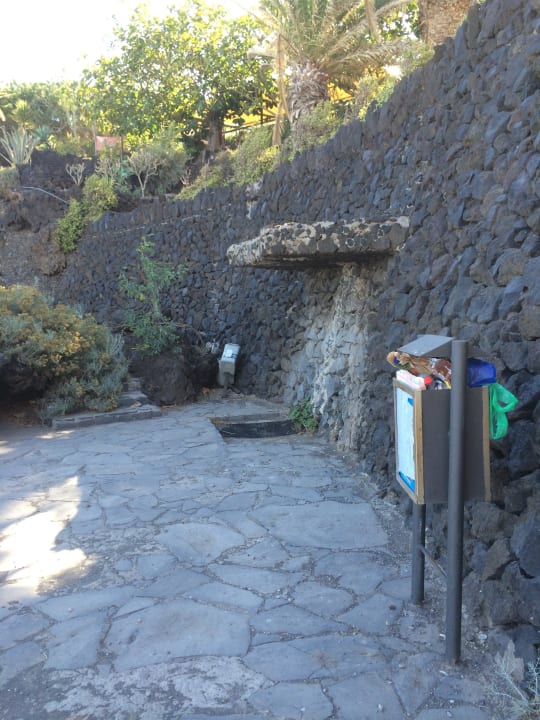 Dreckloch ohne Liegestühle Hotel Catalonia Punta del Rey