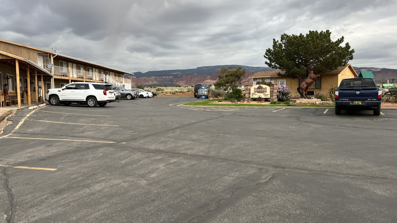 Außenansicht Broken Spur Inn & Steakhouse