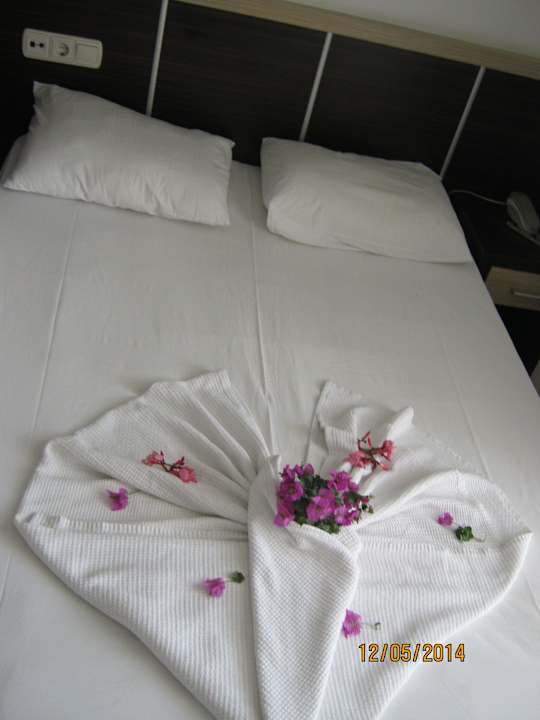 Zimmerservice Semt Luna Beach Hotel