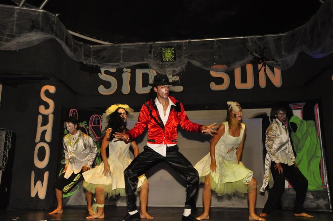 Michael Jackson-Show Side Sun Hotel