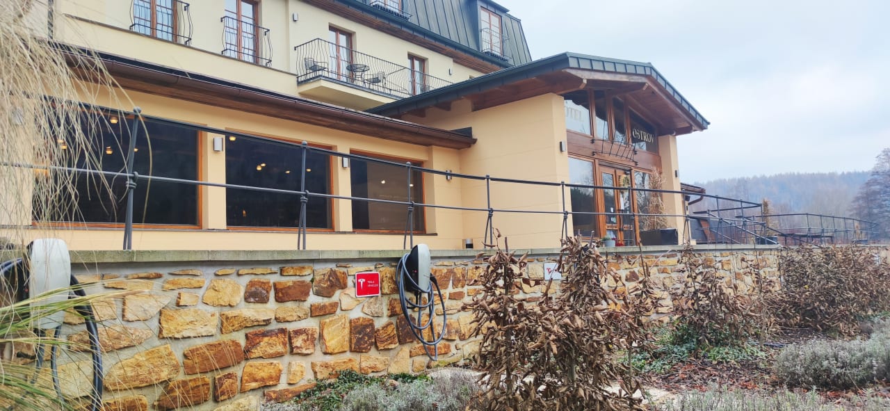 Außenansicht Hotel Ostrov