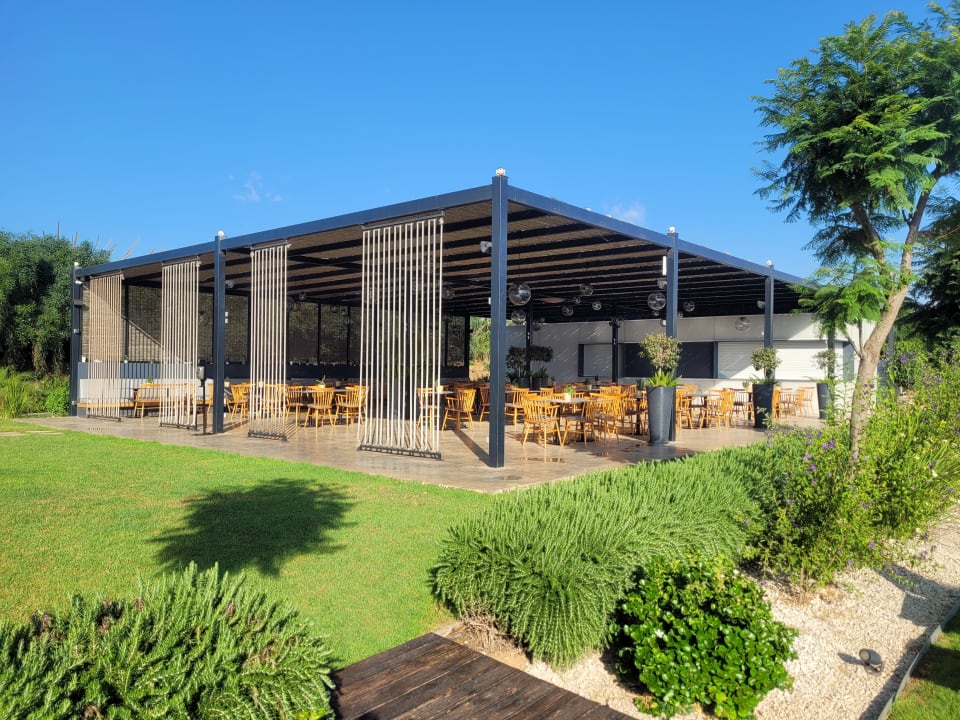 Gastro Crystal Springs Beach Hotel