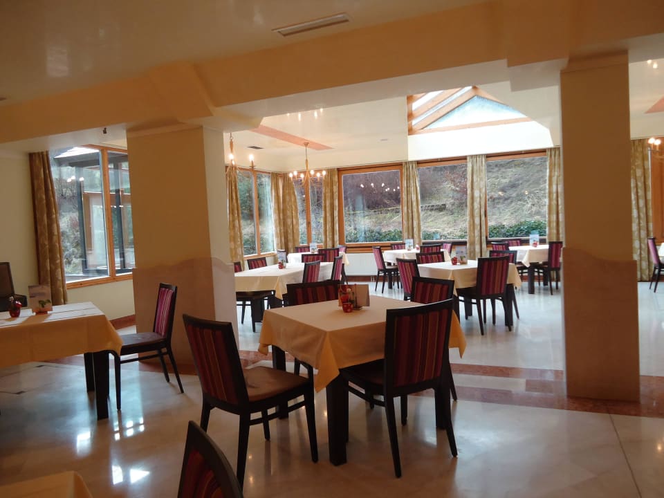 Speisesaal OptimaMed Gesundheitsresort Salzerbad