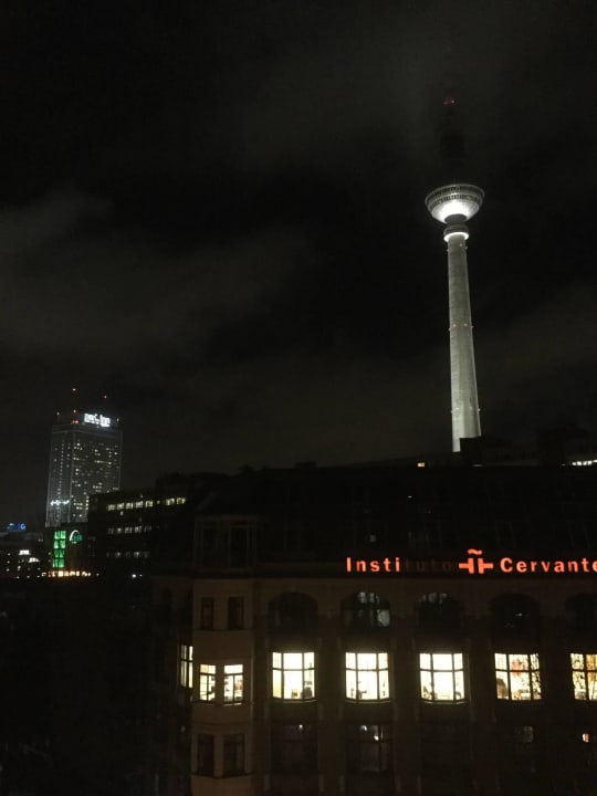 Blick auf Fernsehturm Adina Apartment Hotel Berlin Hackescher Markt