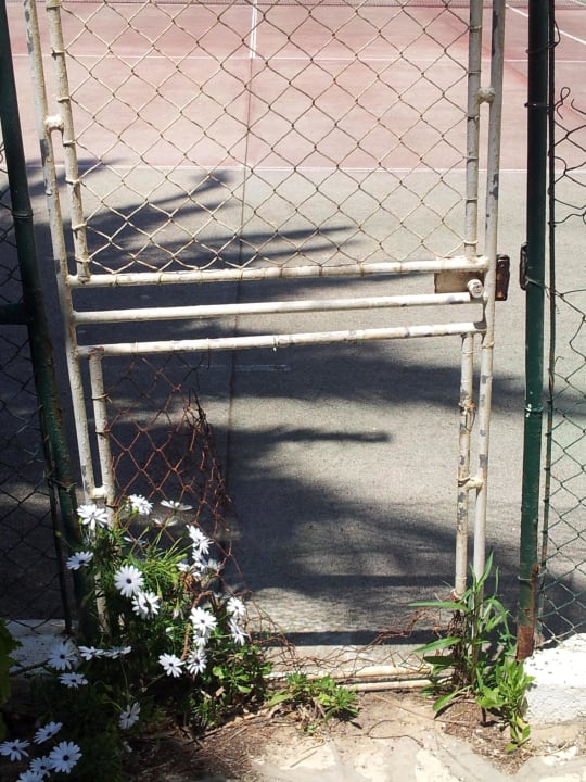 Eingang 1 zum Tennisplatz The Orangers Beach Resort and Bungalows