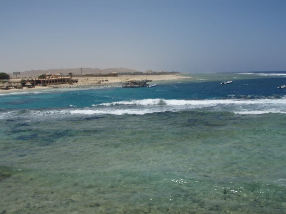 Stärkster Wellengang am Aussenriff  1 Mövenpick Resort El Quseir