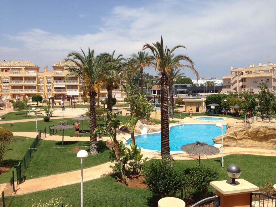 Aussicht zum Pool Apartments Serviden Aquamarina