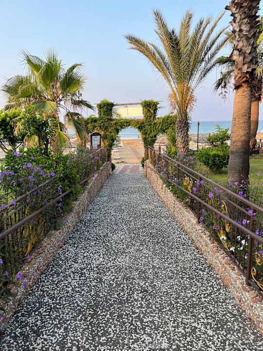 Strand Hotel Defne Garden