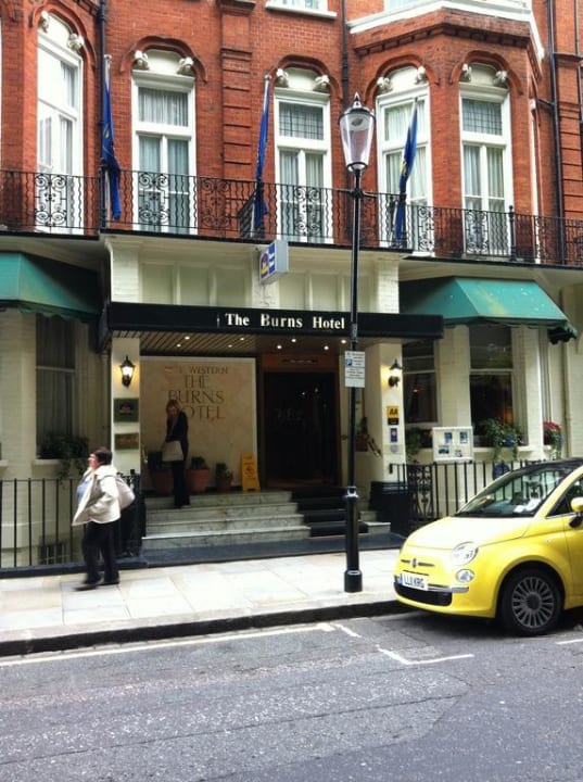 Vor dem Hotel Burns Hotel Kensington