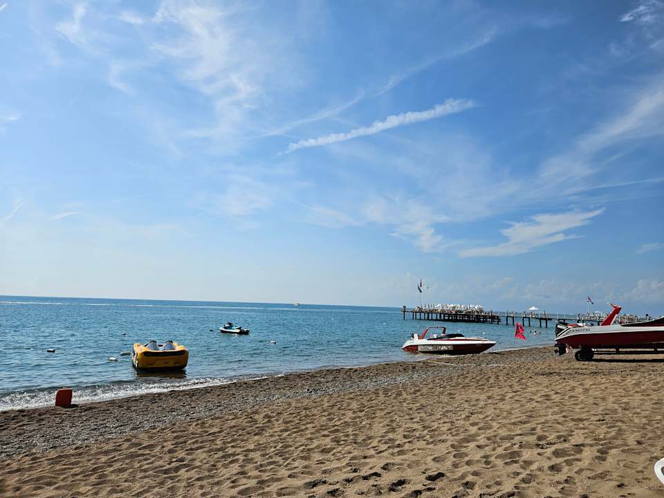 Strand Royal Wings Hotel