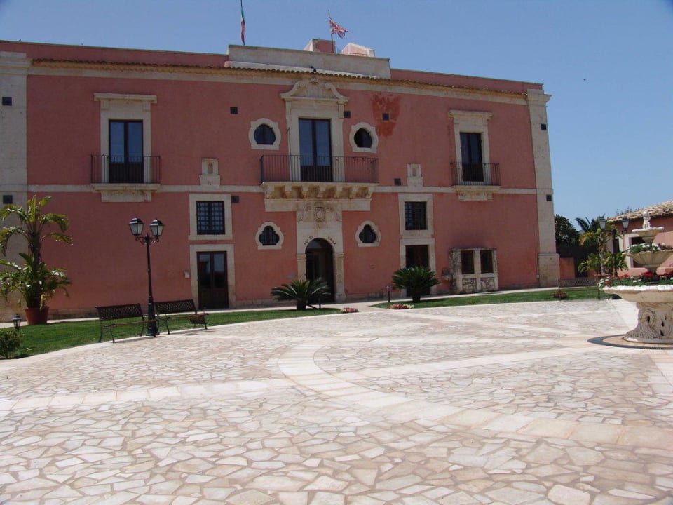 Innenhof Hotel Lady Lusya