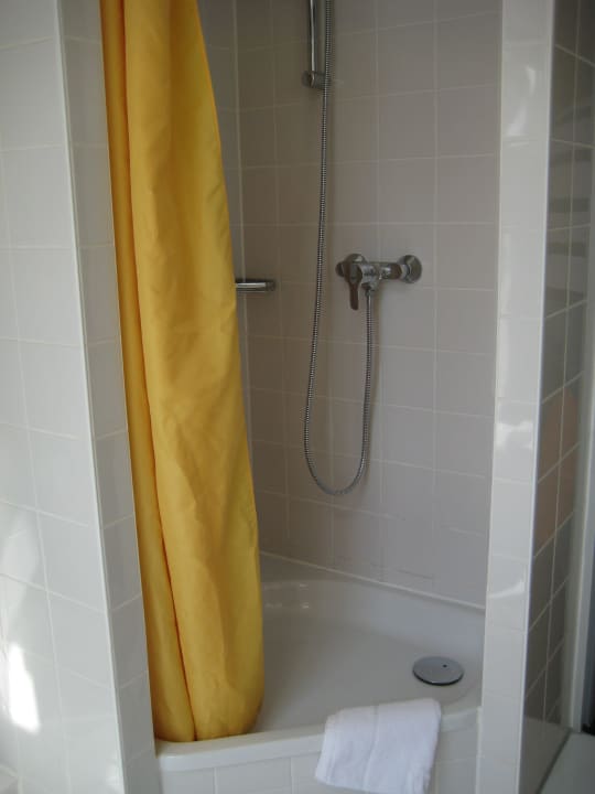 Bad im Deluxe-Zimmer Göbel's Hotel Quellenhof