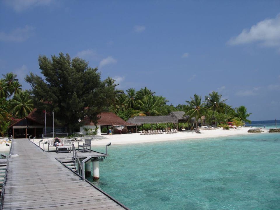 Rechts vom Landungssteg Diamonds Thudufushi