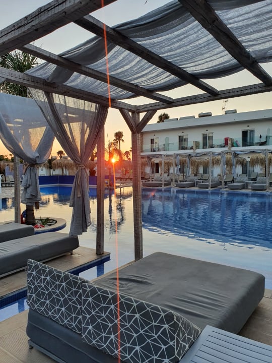 Pool Sunshine Hotel