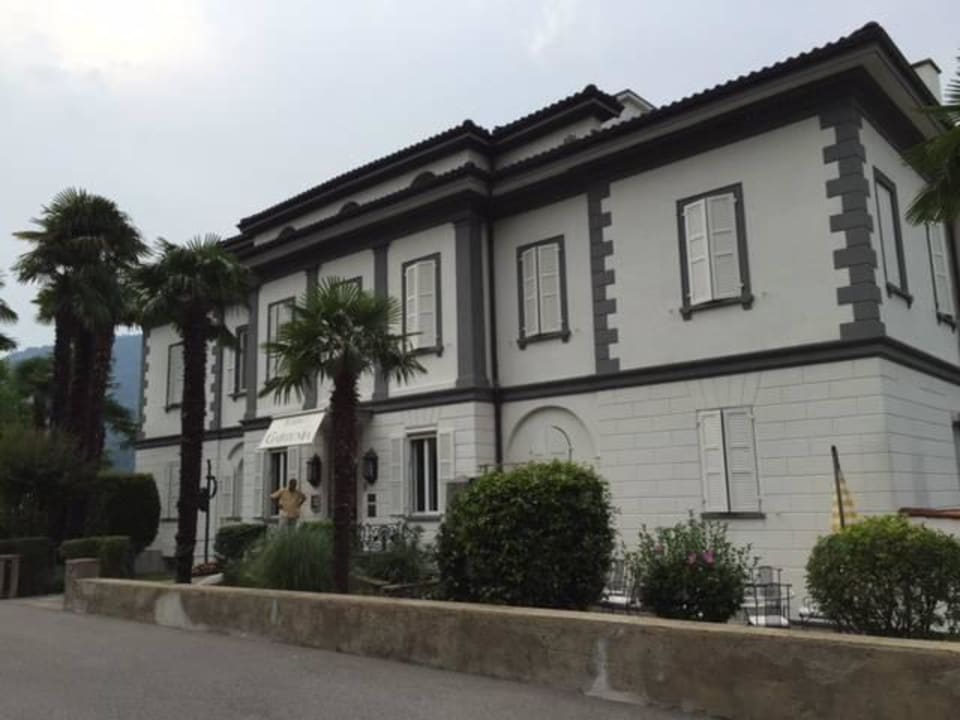Blick auf Hoitelfront Hotel Albergo Gardenia