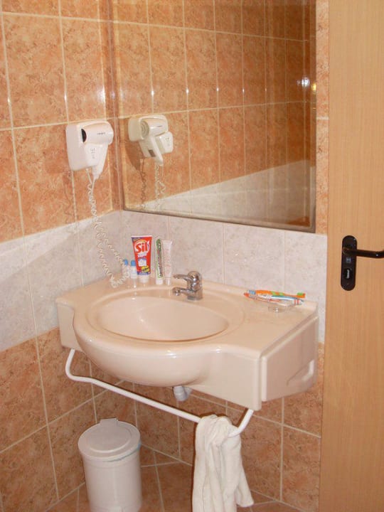Bad im Doppelzimmer DAS Club Hotel Sunny Beach