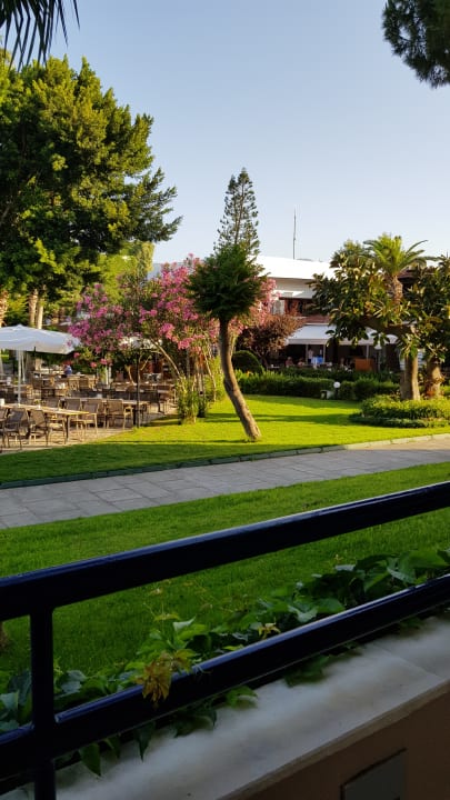 Vom Balkon direkt aufs Restaurant Labranda Alantur Resort