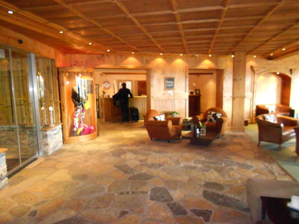 Rezeption Hotel Etrier