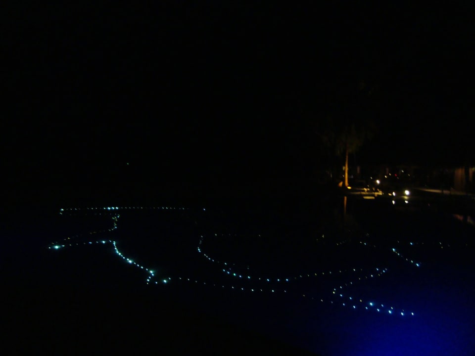 Poolanlage bei Nacht Veligandu Maldives Resort Island