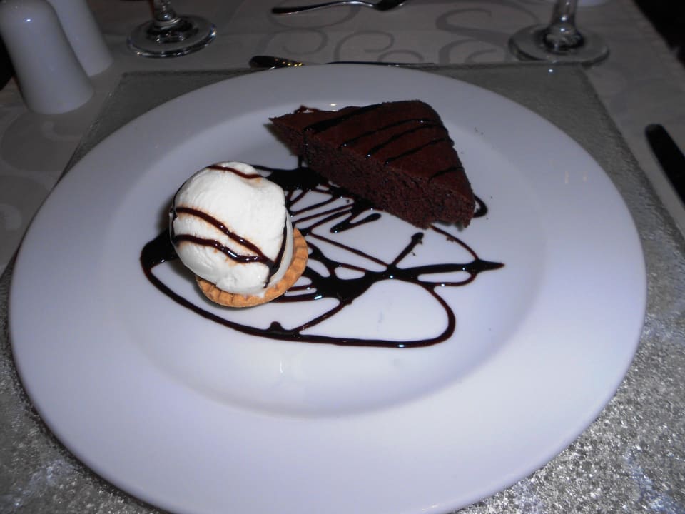 Lecker Nachspeise im á la Carte Grand Hotel Holiday Resort