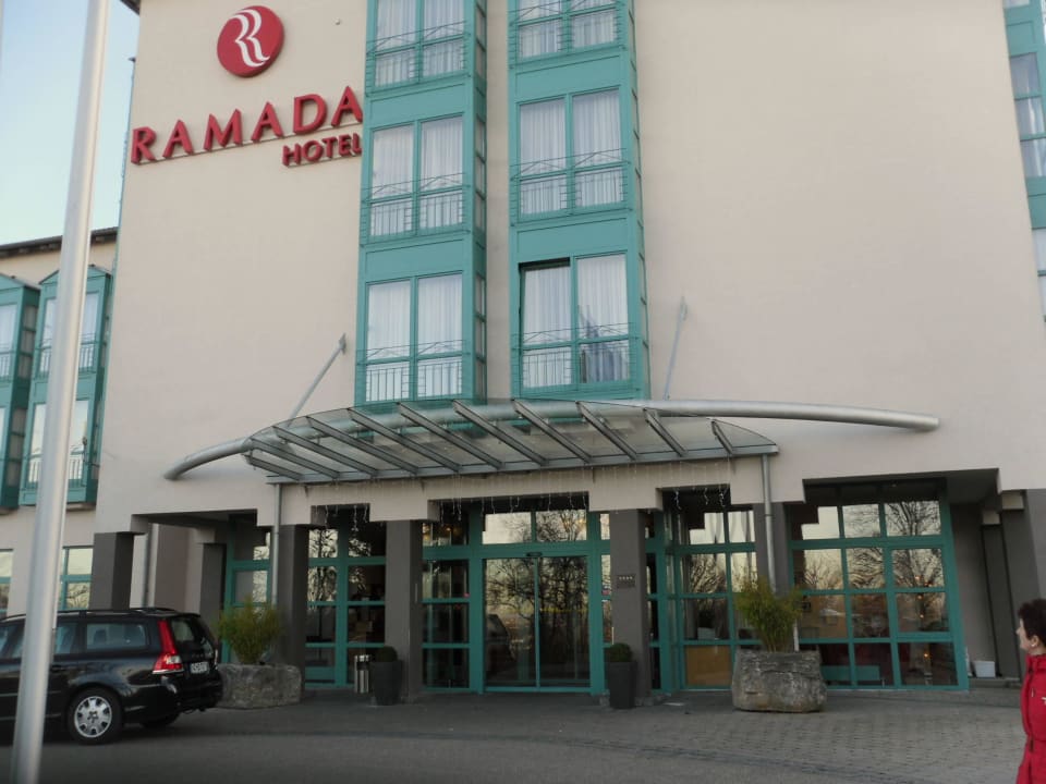 Hoteleingang H+ Hotel Limes Thermen Aalen