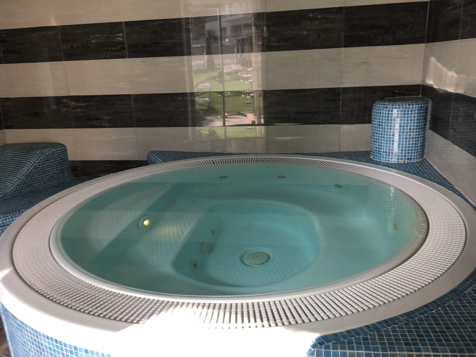 Pool Hotel Castello Lake Front