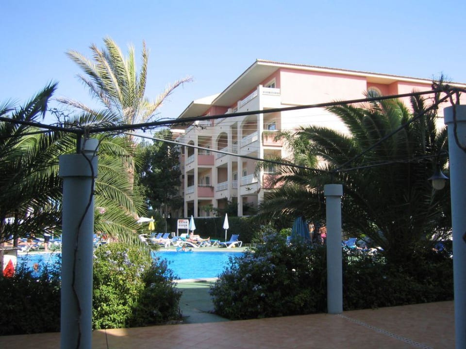 Pool und Wohnblock 4 VIVA Blue & Spa