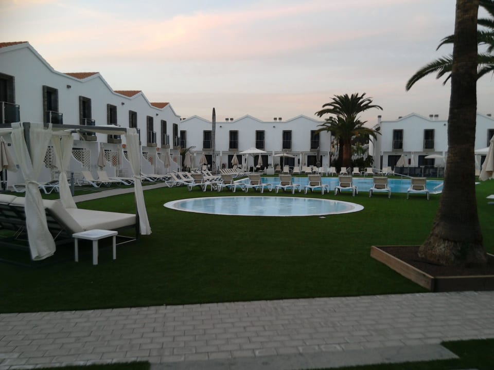 Von unserem Bungalow auf den Pool FBC Fortuny Resort