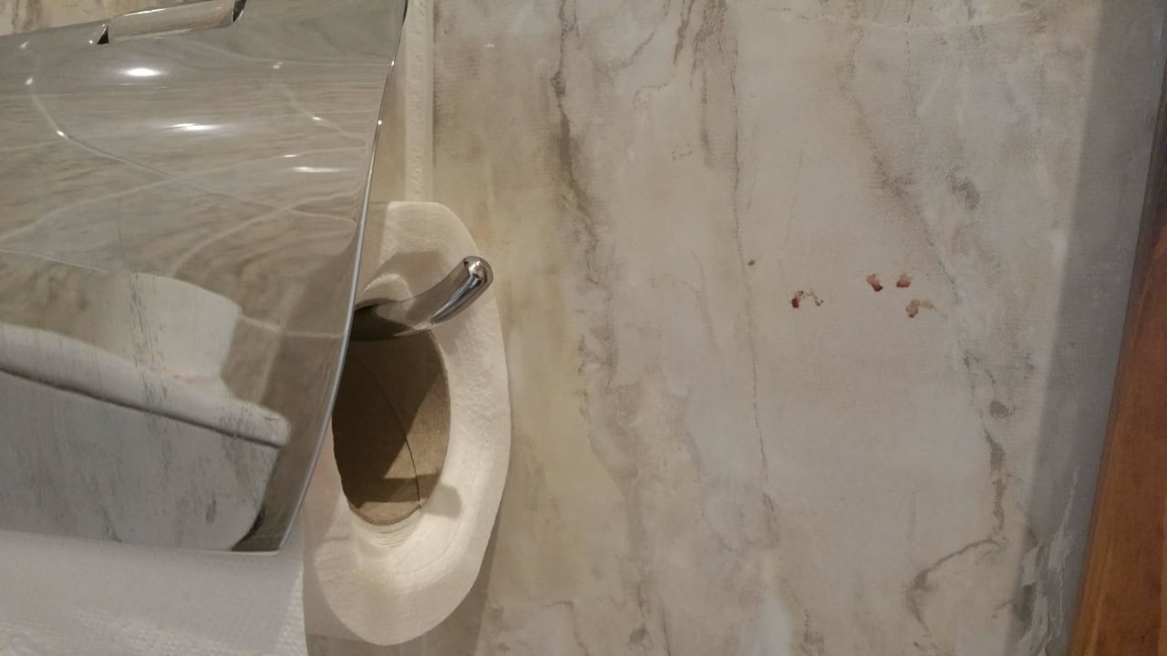 Dreckig und Schmutzig Hotel Erma
