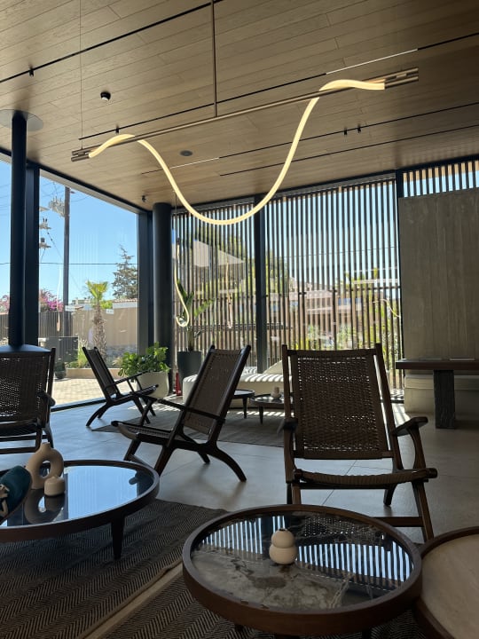 Lobby Pnoe Breathing Life