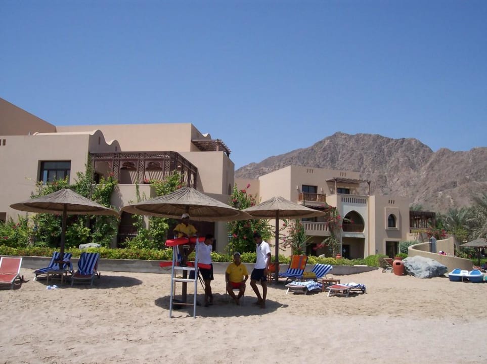 Blick vom Stand ins Hotel Miramar Al Aqah Beach Resort