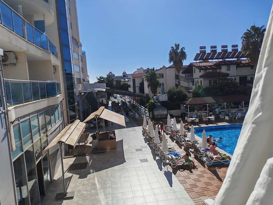 Außenansicht Narcia Resort Side