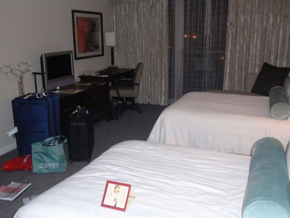 TV und Schreibtisch DoubleTree Resort Hollywood Beach